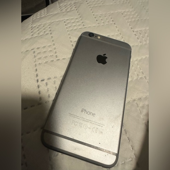 Apple Silver iPhone 6 Sleek Design Advanced Features - Picture 5 of 10